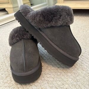 UGG NWOT Indoor/Outdoor Platform Slippers Charcoal